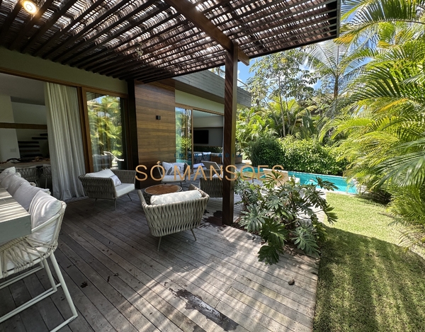 LINDA CASA À VENDA NO ALTO DAS FALÉSIAS EM ARRAIAL D’AJUDA.