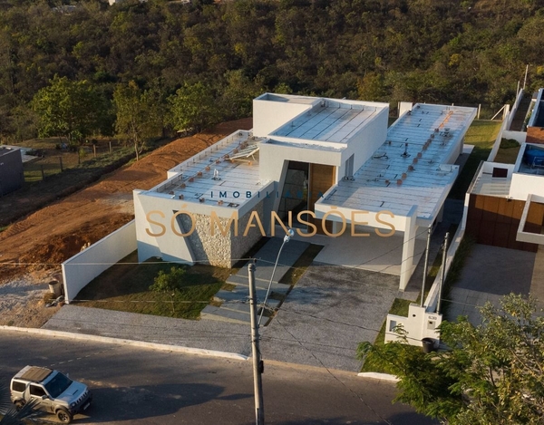 Casa linear em excelente localização no Mirante do Fidalgo.