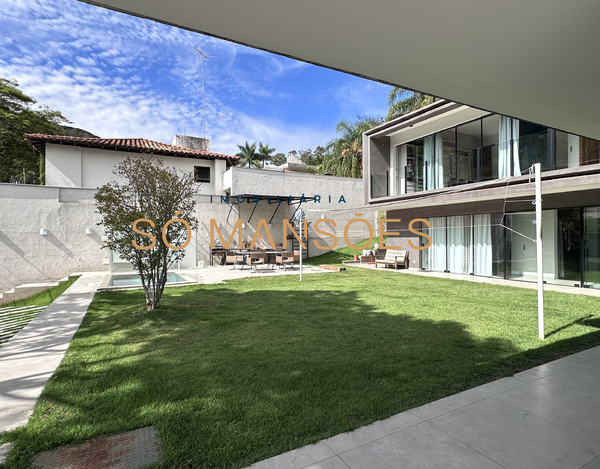 EXCELENTE CASA À VENDA COM ÓTIMA LOCALIZAÇÃO NO BAIRRO MANGABEIRAS