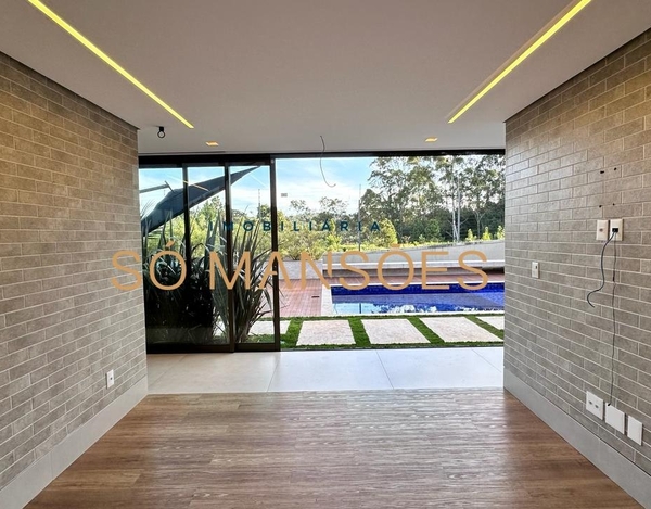 CASA DE LUXO REFORMADA À VENDA NO ALPHAVILLE - OPORTUNIDADE ÚNICA!