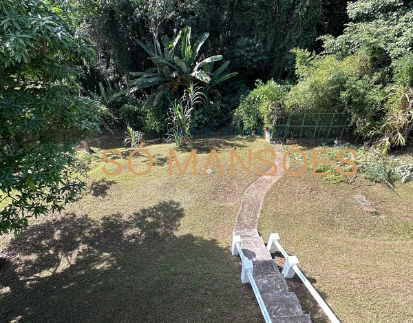 CASA COM EXCELENTE LOCALIZAÇÃO E FUNDO PARA ÁREA DE PRESERVAÇÃO À VENDA NO BOSQUE DO JAMBREIRO