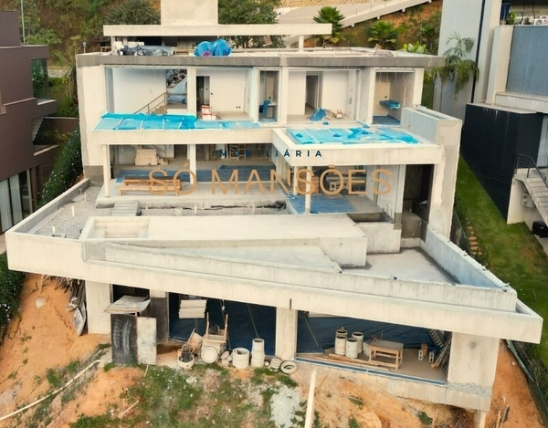 Exclusividade: Casa de Alto Padrão em Construção à Venda com 5 Suítes no Vale dos Cristais