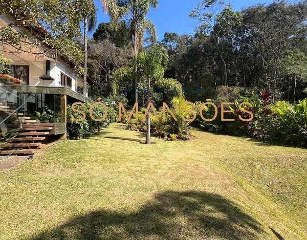 CASA ESPETACULAR NO CONDOMÍNIO ACONCHEGO DA SERRA