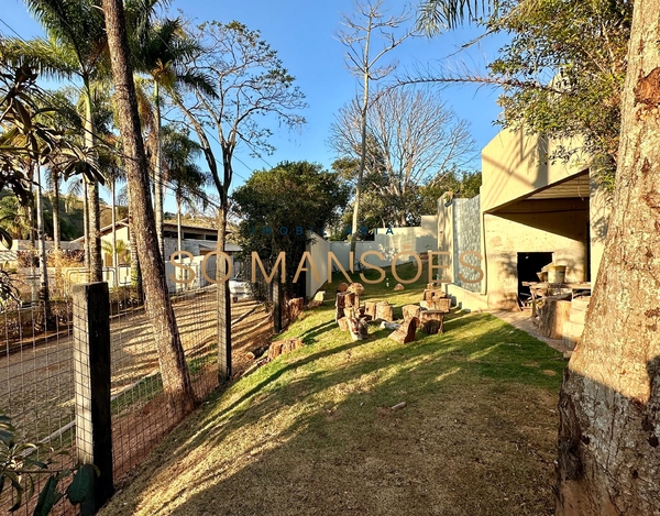 Linda casa linear em fase final de construção à venda no condomínio Vila Del Rey.