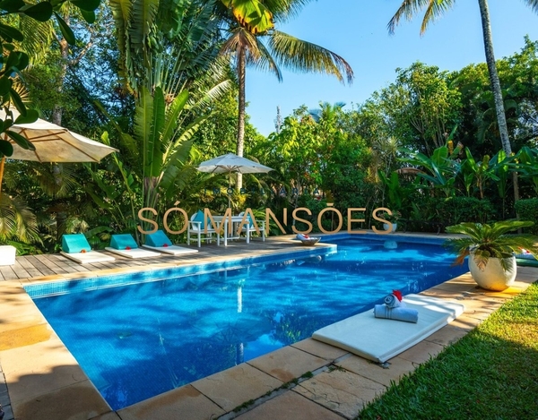 CHARMOSA CASA COM 15 SUÍTES NO CORAÇÃO DE TRANCOSO/BA