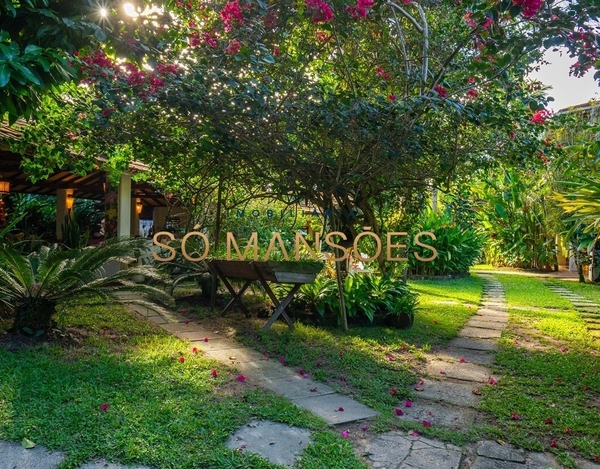 CHARMOSA CASA COM 15 SUÍTES NO CORAÇÃO DE TRANCOSO/BA