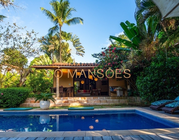 CHARMOSA CASA COM 15 SUÍTES NO CORAÇÃO DE TRANCOSO/BA