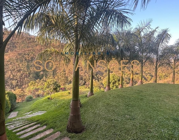 BELÍSSIMA CASA À VENDA NO VALE DOS CRISTAIS