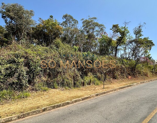 Lote de 840m² à Venda no Condomínio Quintas do Sol.