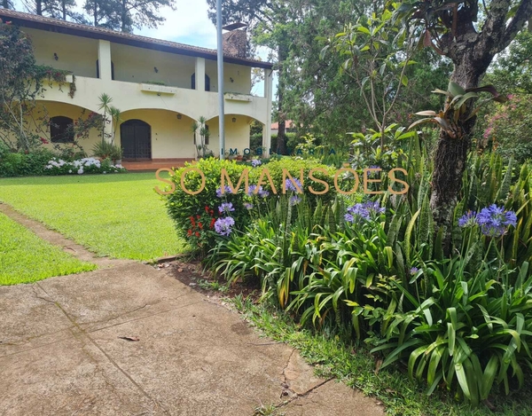 Casa de 890m² em terreno de 5.000m² para venda no condomínio Lagoa do Miguelão.