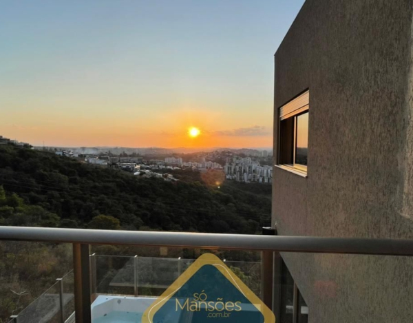 Linda casa com vista magnífica a venda em condomínio no bairro Buritis.